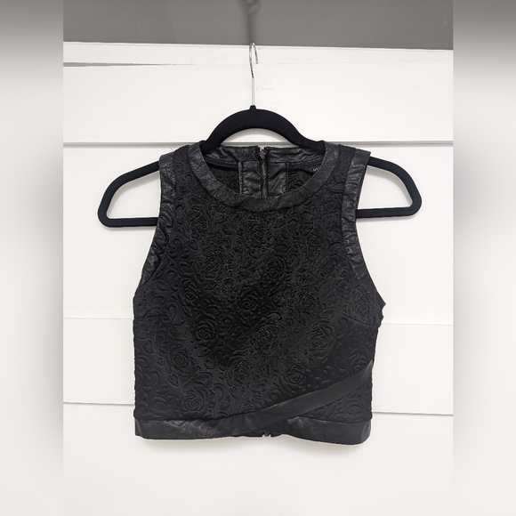 Guess Black Floral Crop Top - Picture 7 of 12